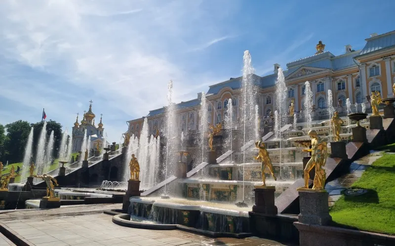 В Петергоф  — с комфортом и личным гидом