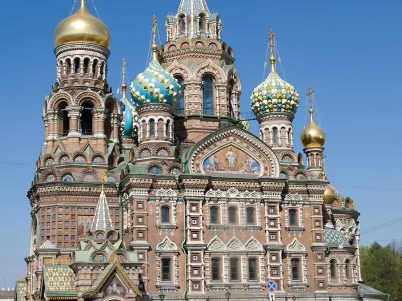 По главным местам Петербурга
