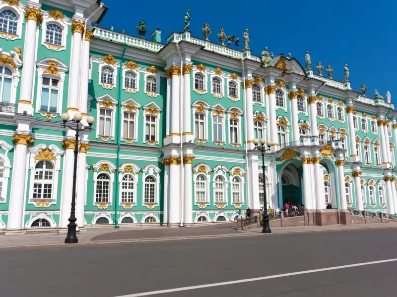 По главным местам Петербурга