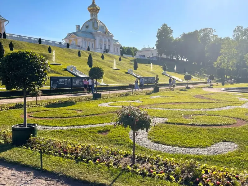К фонтанам Петергофа — на комфортабельном автомобиле с личным гидом
