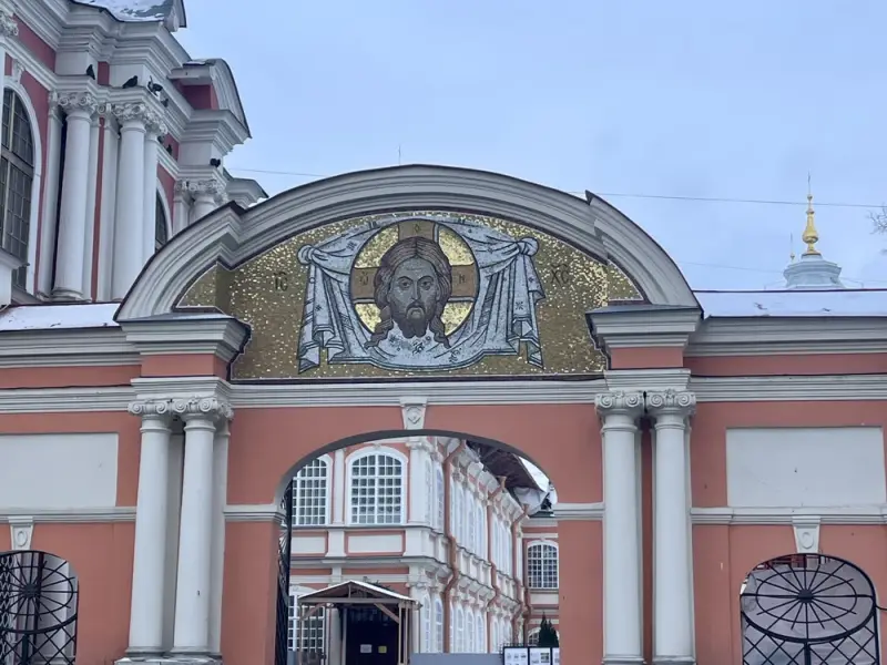 Александро-Невская лавра и Смольный собор — архитектурные жемчужины Петербурга