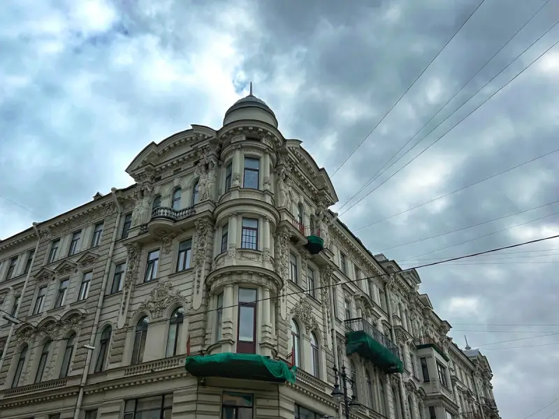 По Литейной части Петербурга — с фланёром
