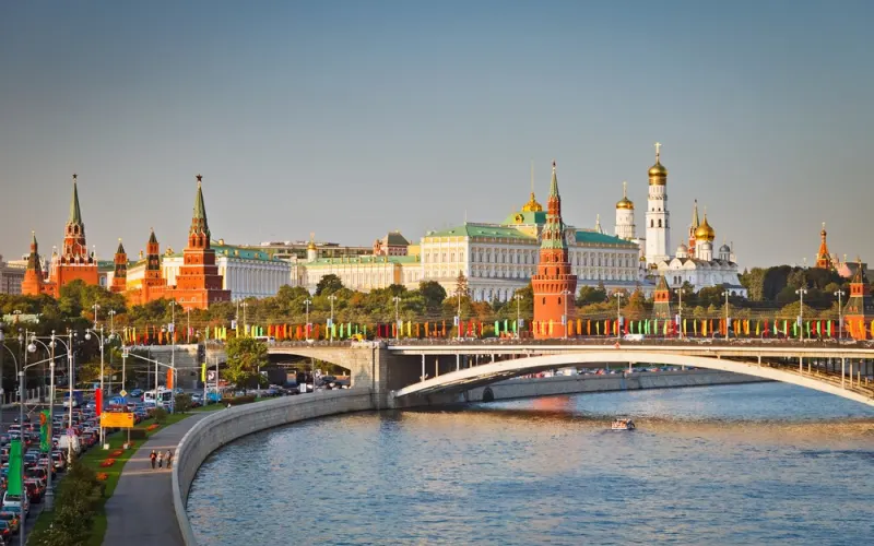 Три часа на автобусе — и вы знакомы с Москвой!